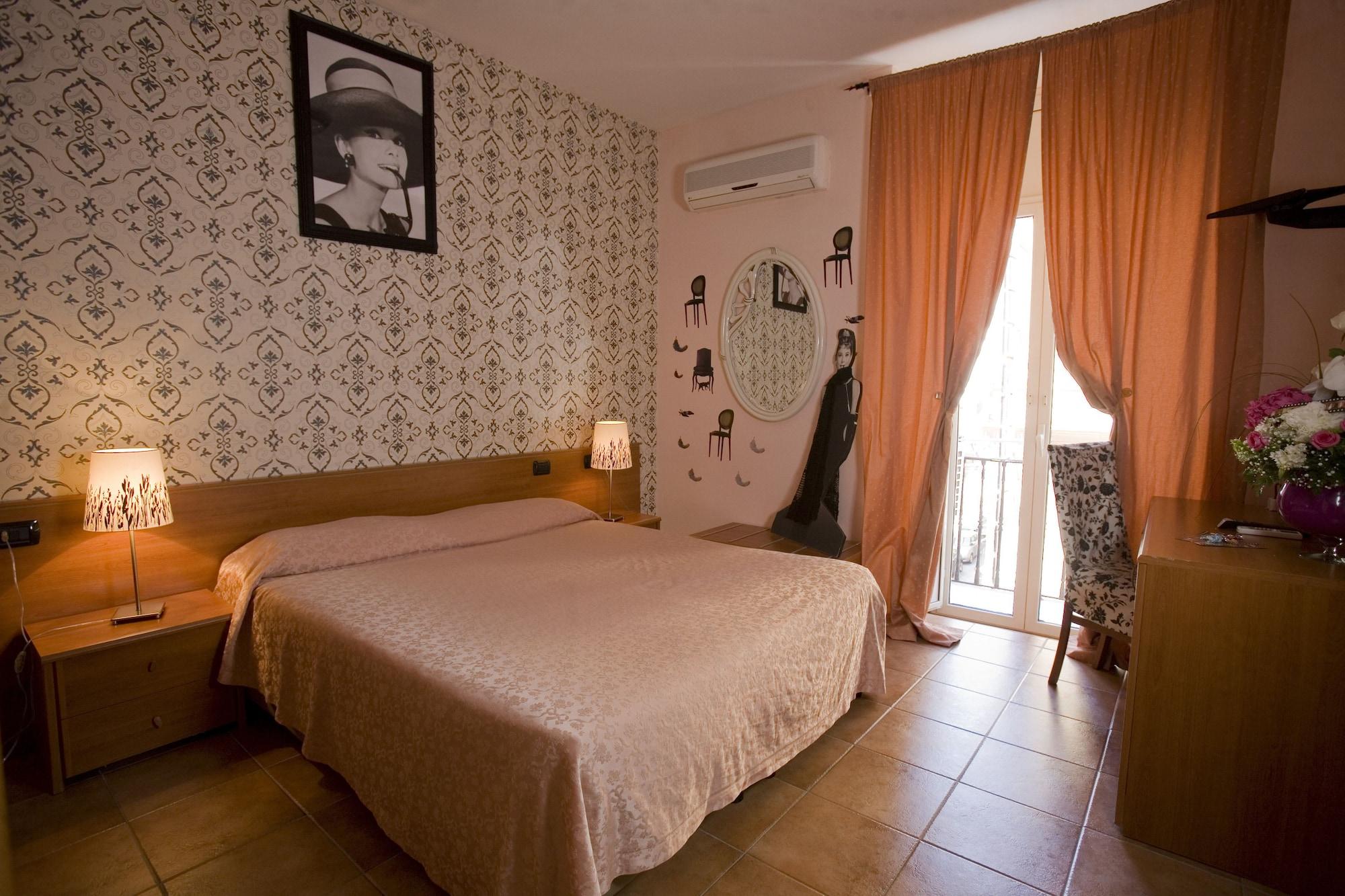 Hotel Cineholiday